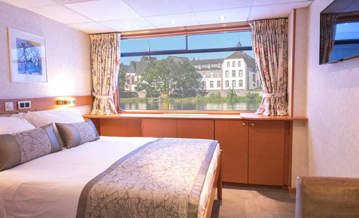 Middle Deck 1 Double Bed - Accessible Cabin Cat B